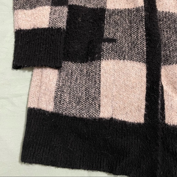 *SOLD* Buffalo plaid cardigan - Picture 8 of 8